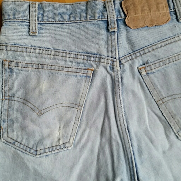 Levis Vintage distressed shorts. - Picture 5 of 7